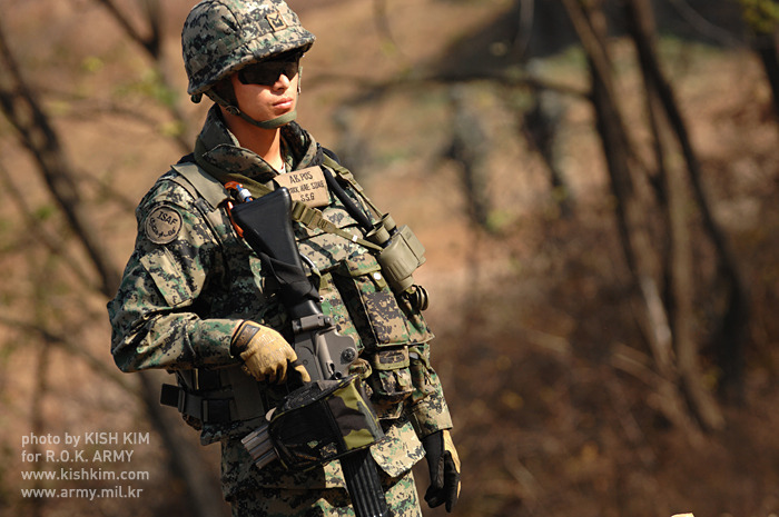 Defenseless: Lawmaker, experts decry South Korean body armor shortage