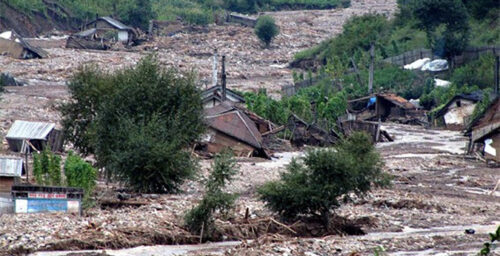 Male N.Korean tour guides sent to help with flood relief efforts