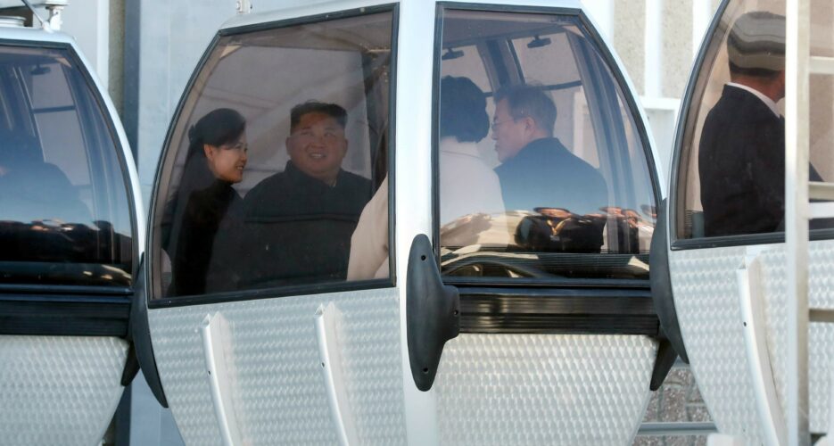 Kim, Moon rode in controversial cable car during Mt. Paektu visit: photo