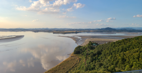 Unification minister calls for inter-Korean cooperation at Han River estuary