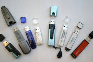 Seongmin Lee: How USB flash drives can empower North Koreans