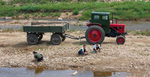 New unification minister encourages World Food Program to help North Korea