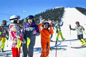 Chinese envoy voices hope for foreign tourists to ski at North Korean resort