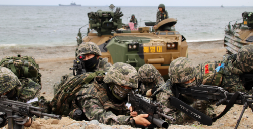 US-ROK marines storm a South Korean beach, training for war with North Korea