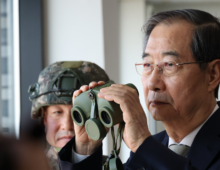 Han Duck-soo launches presidential bid, vowing tough but open North Korea policy
