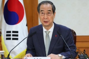Han Duck-soo calls for stronger ties with US and Japan to counter North Korea