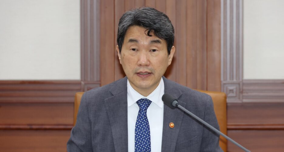 ROK education chief warns of North Korea threats after taking charge of military