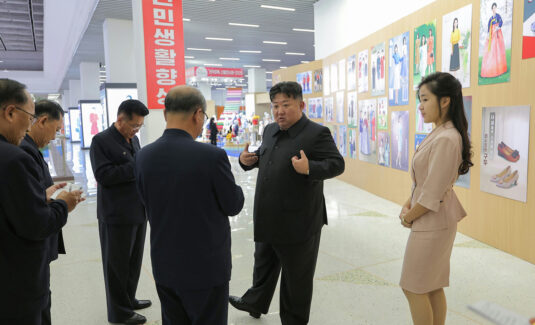 Kim Jong Un appears at clothing expo after latest internet rumors on death