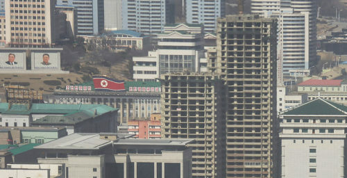 New 30+ floor buildings next to major Pyongyang square suggest regulations changing