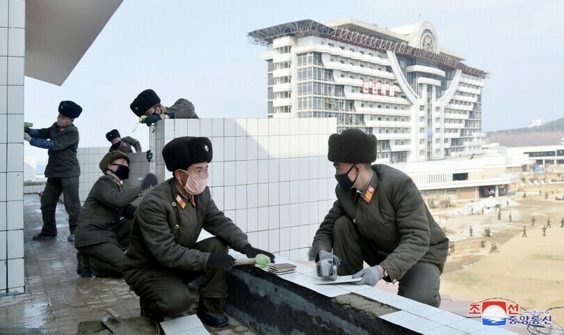 Temporary worker structure removal begins at Wonsan-Kalma beach resort