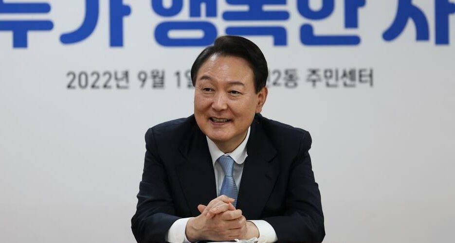 Yoon moves to scrap gender ministry in appeal to anti-feminist supporters