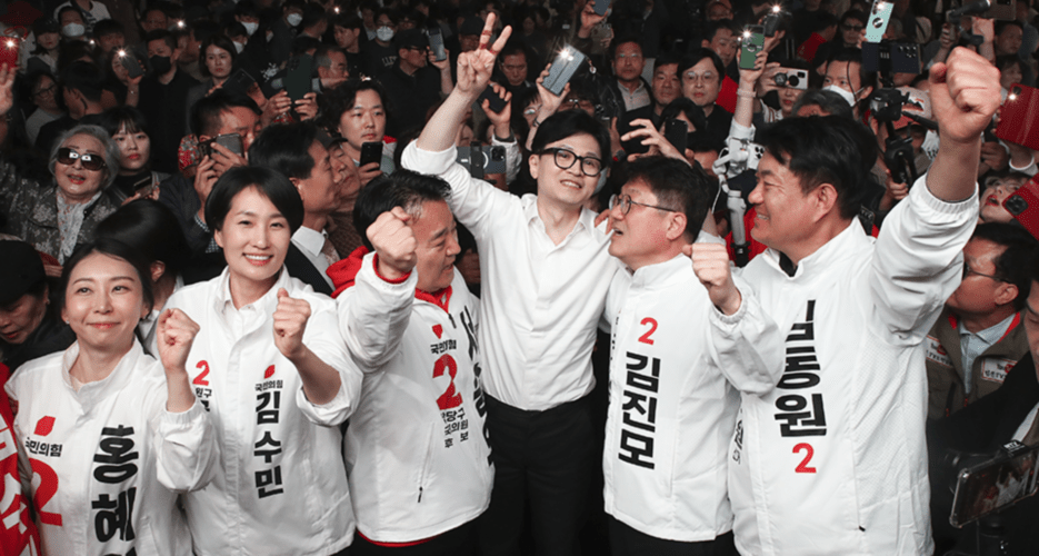 Record overseas voting, ruling party woes and Ewha controversy — Ep. 13