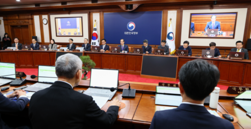 Han Duck-soo pushes for swift 2025 budget execution amid fiscal uncertainty