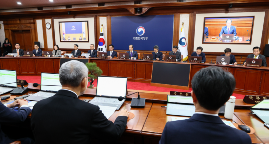 Han Duck-soo pushes for swift 2025 budget execution amid fiscal uncertainty