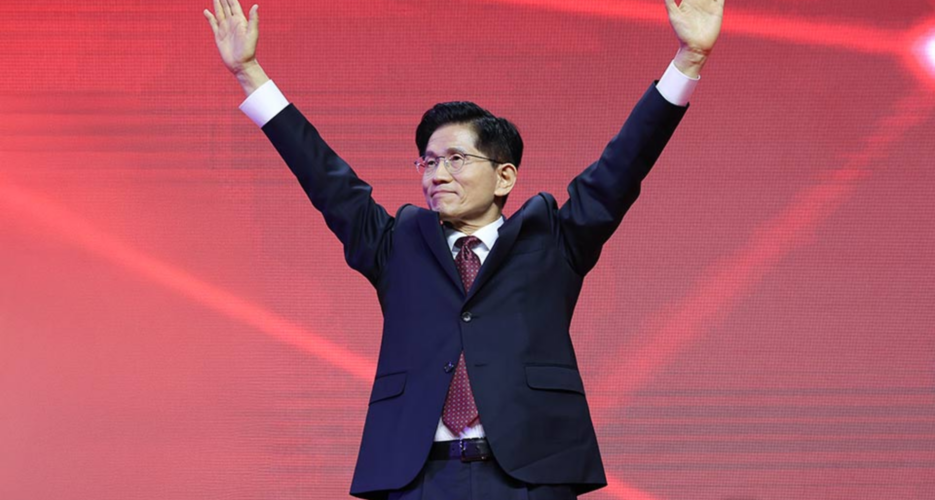 Former labor minister wins nomination as conservatives move toward unity ticket
