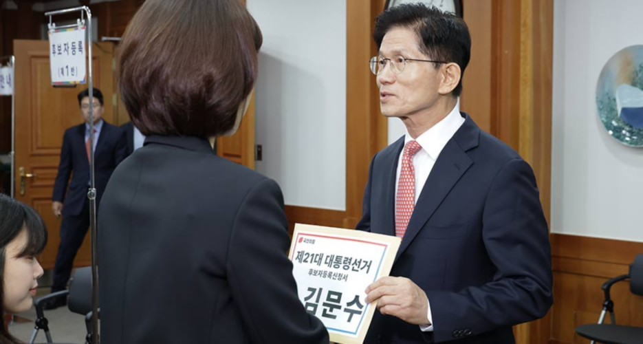 Kim Moon-soo clinches PPP nomination after failed attempt to install Han